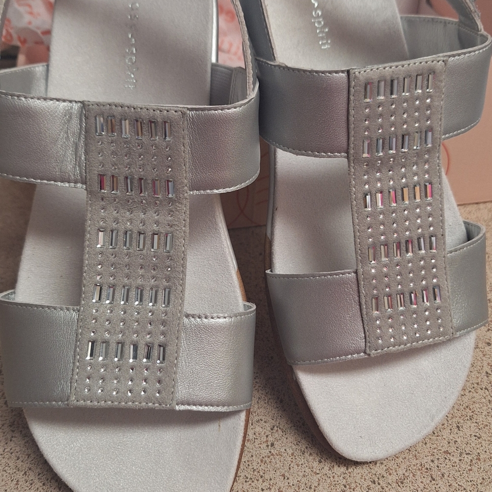 Sandles - Picture 2 of 5